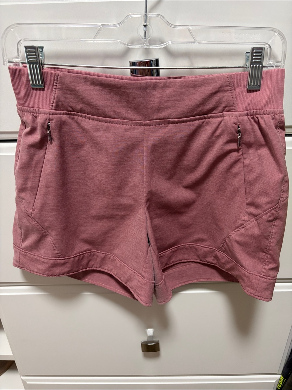 CALIA by Carrie Underwood Anywhere 5” dusty rose cuff shorts size XS